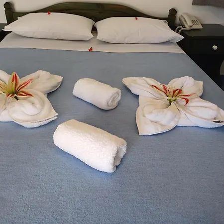 Siroco's And 3* Parikia (Paros)