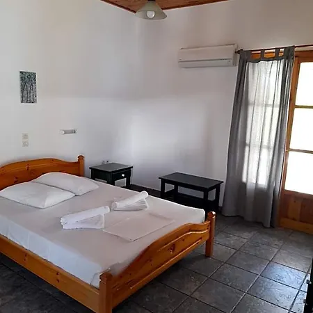 Hotel apartamentowy Siroco's And Páros